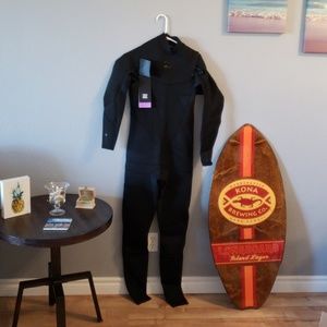 NWT NEVER WORN! Men's Billabong Absolute Wetsuit